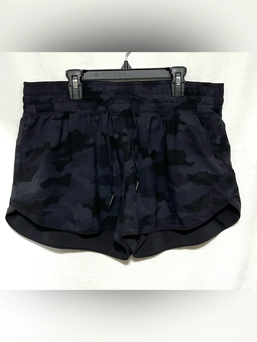 RARE Lululemon Choose a Side Camo Black Reversible High Rise Activewear Shorts